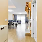 Yellow 3 Bedroom Large For 10 Guests Апартаменты Адехе