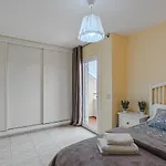 Апартаменты Yellow 3 Bedroom Large For 10 Guests *