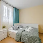 Yellow 3 Bedroom Large For 10 Guests Апартаменты