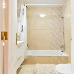 Yellow 3 Bedroom Large For 10 Guests Адехе