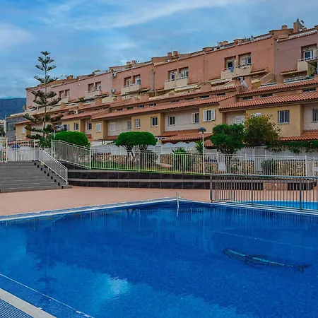 Yellow 3 Bedroom Large For 10 Guests * Адехе