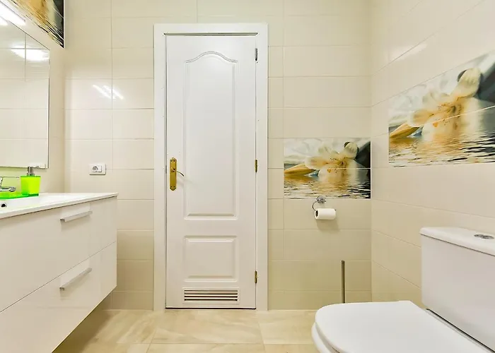 Yellow 3 Bedroom Large For 10 Guests *