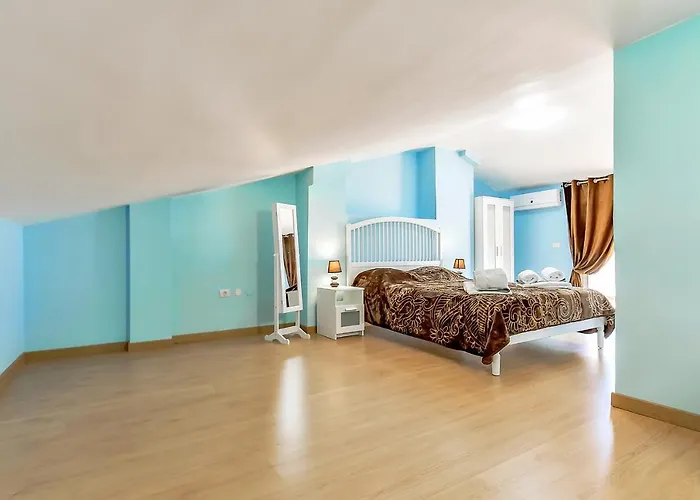 Yellow 3 Bedroom Large For 10 Guests Apartamento