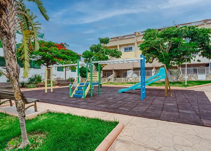 Yellow 3 Bedroom Large For 10 Guests Appartement *