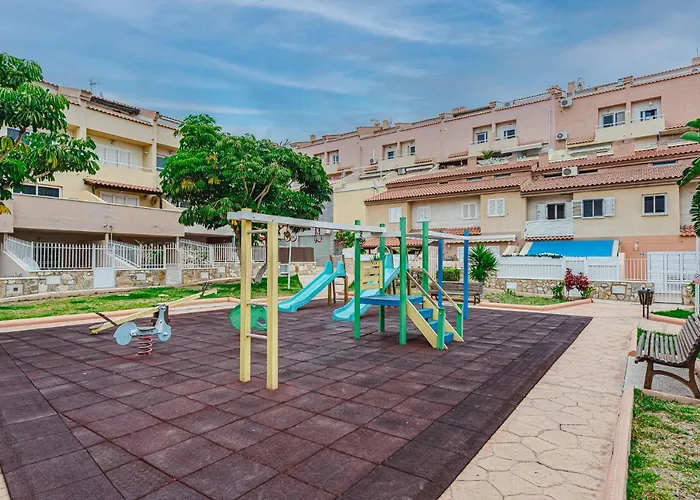 Yellow 3 Bedroom Large For 10 Guests *