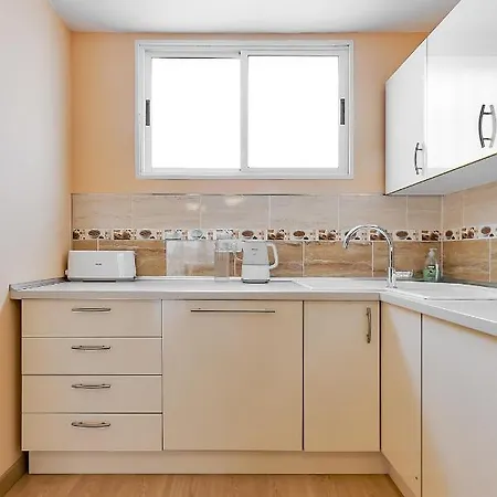 Apartment Yellow 3 Bedroom Large For 10 Guests *