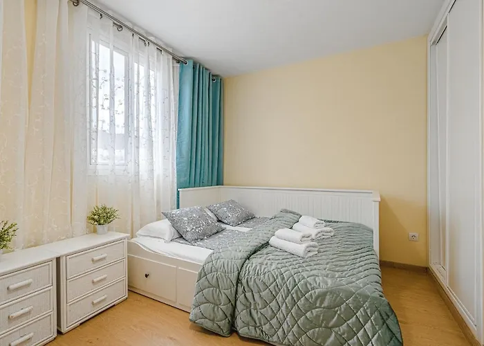 Yellow 3 Bedroom Large For 10 Guests Daire