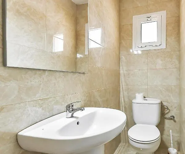 Yellow 3 Bedroom Large For 10 Guests أذيخي