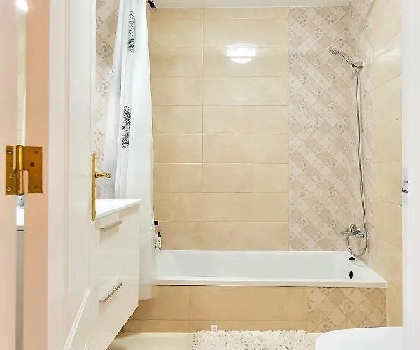 Yellow 3 Bedroom Large For 10 Guests Costa Adeje (Tenerife)