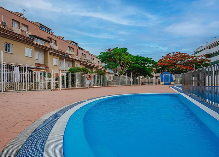 Yellow 3 Bedroom Large For 10 Guests شقة